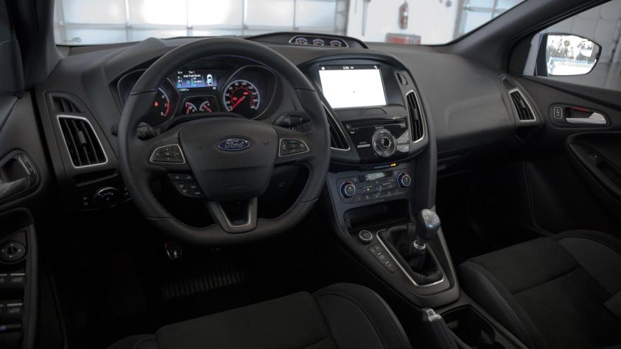 Интерьер Ford Focus RS 2016 года  (US) (фото 21 из 51)